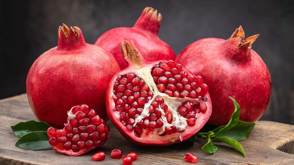 Make pomegranate your go-to superfood for weight loss and glowing skin