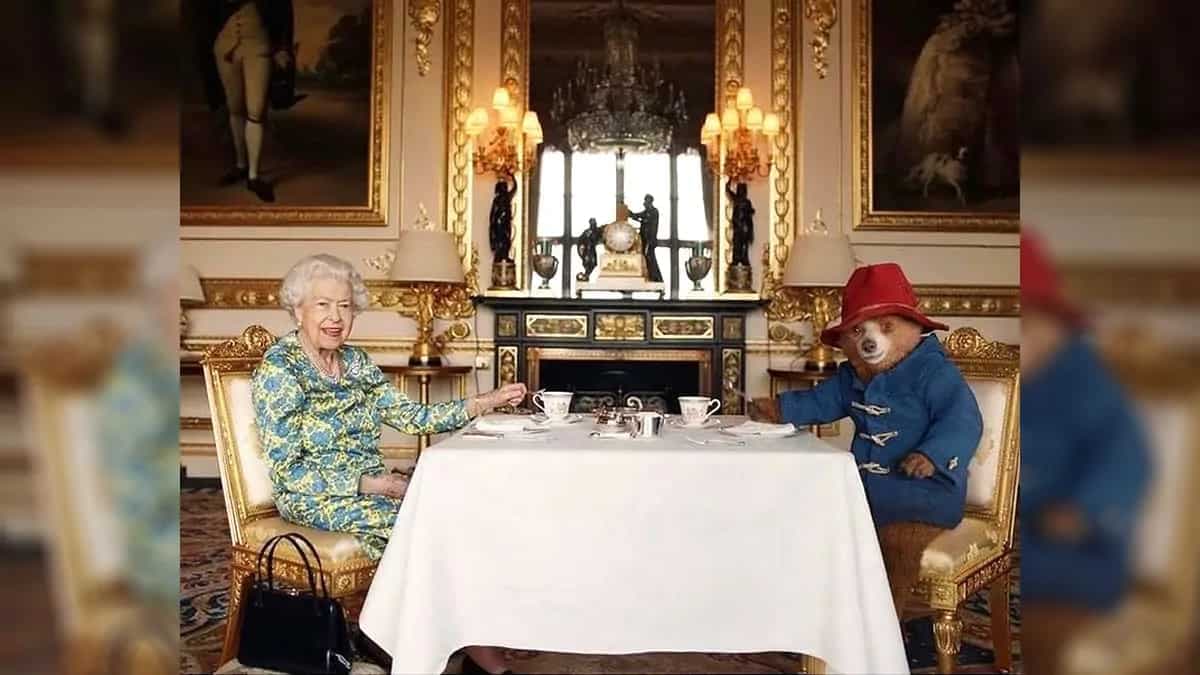 The Queen Has Tea With Paddington Bear For Her Platinum Jubilee