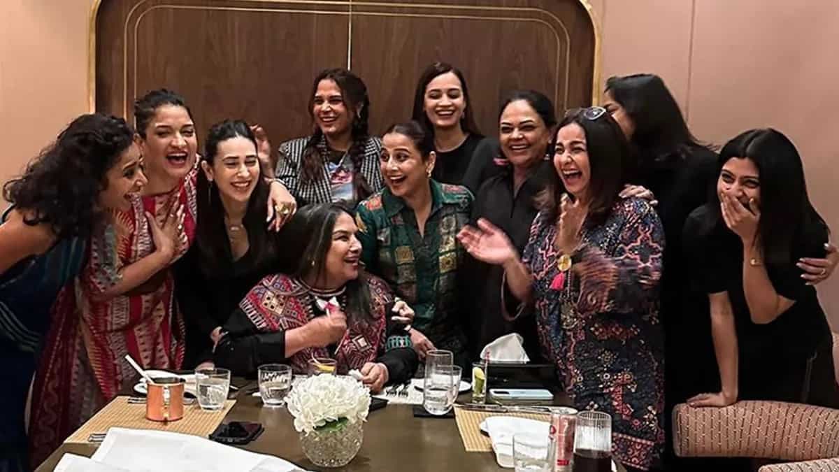 Karisma Kapoor, Vidya Balan And Others Enjoy A Ladies' Dinner