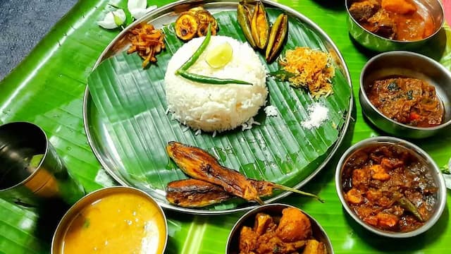 Kali Puja 2025 Bhog: Kolkata’s Sacred Offerings To The Goddess