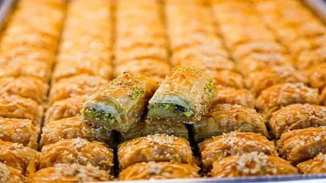 Hummus to Baklava: 7 Popular Mеditеrranеan Cuisinе Dishеs 