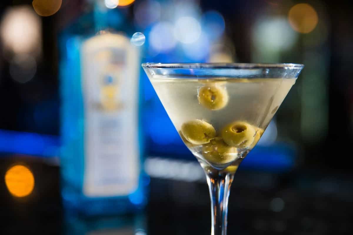 What Are The Difference Between Wet, Dry And Dirty Martinis?