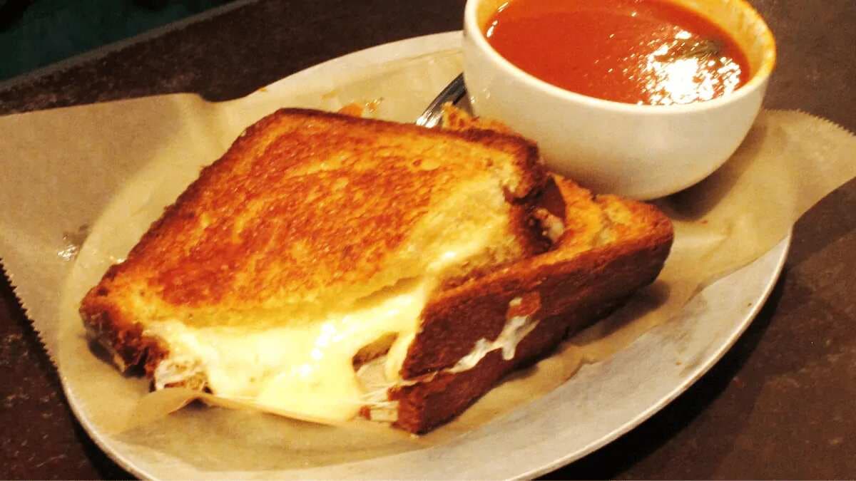 Soups With Grilled Cheese: 7 Irresistible Combos To Try