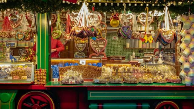 Old German Christmas Markets & The Winter Food They're Known For