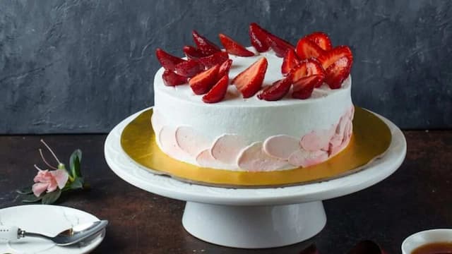 5 Bridgerton-Inspired Desserts For Your Next Royal-Themed Party