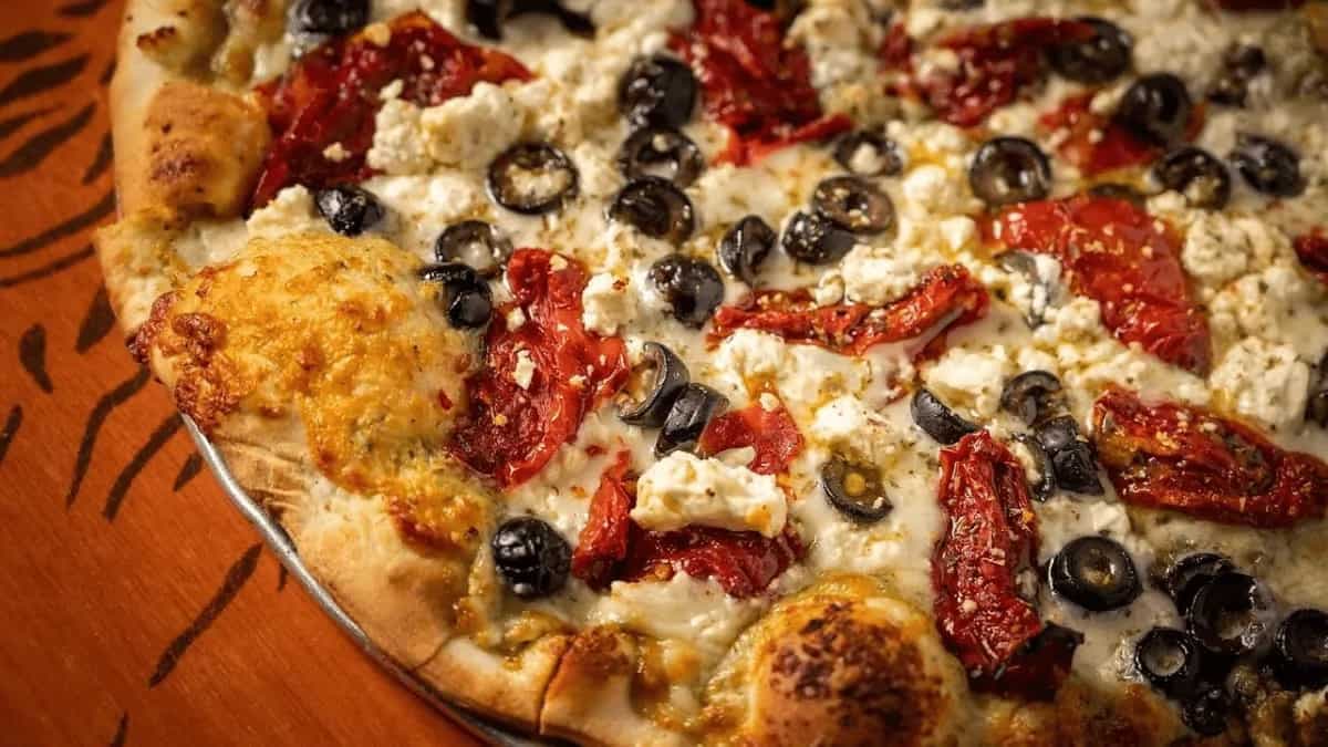 Pizza In Indianapolis: 6 Amazing Places To Get A Perfect Slice