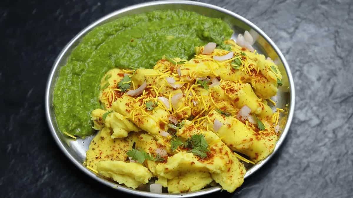 Surti Locho: A Steamed Savoury Gujrati Farsan To Snack On