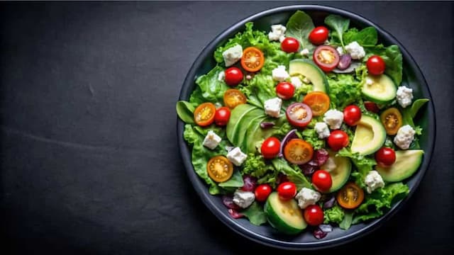5 Avocado Salad Recipes That Are Tasty, Fresh & Nutritious