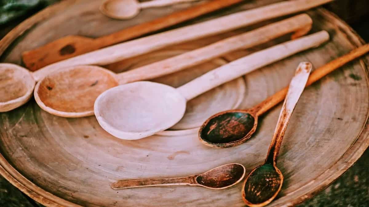 5 Pro Tips On How You Can Clean Your Wooden Utensils