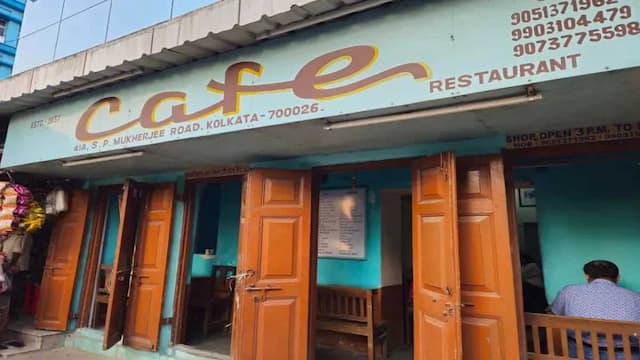 88-Year-Old Café Called CAFÉ Keeps Its Pudding Tradition Alive