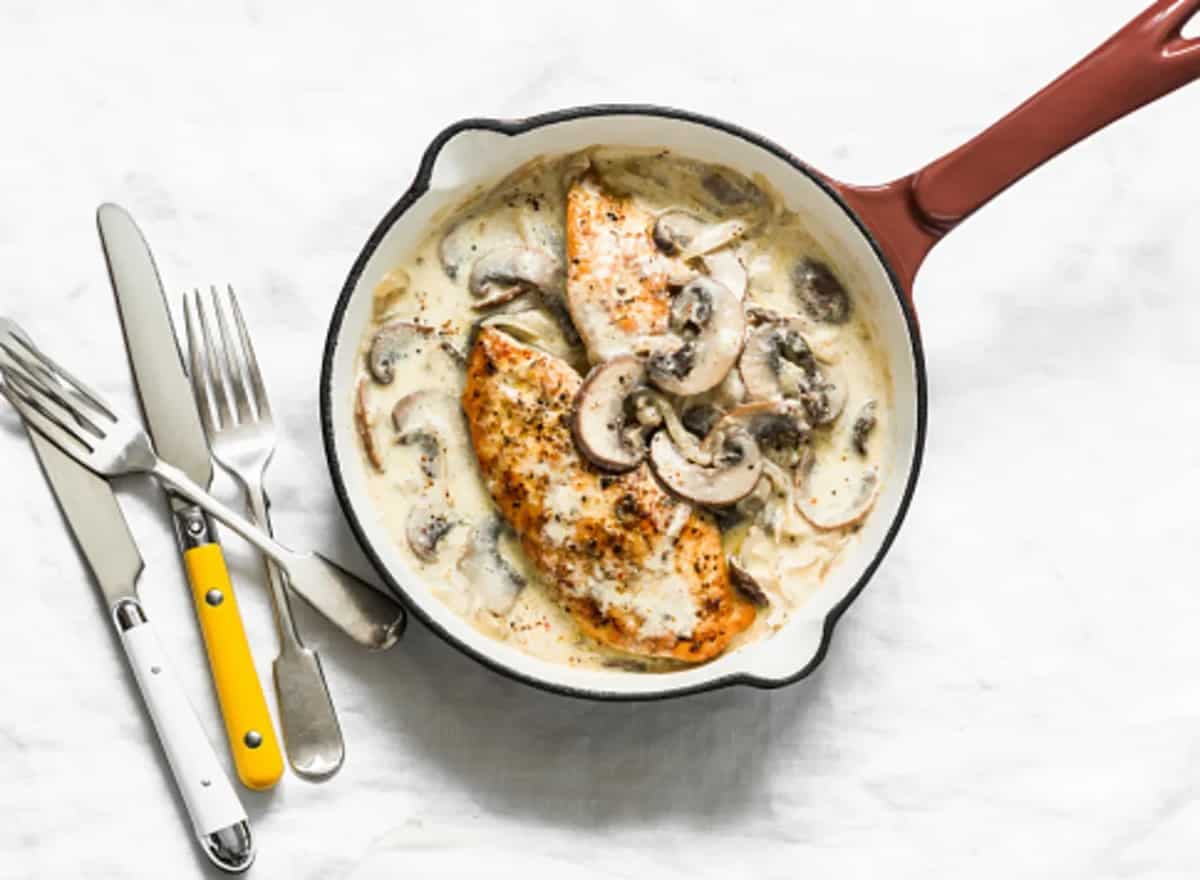 Parmesan Garlic Mushroom Chicken: A Creamy & Hearty Dinner Dish