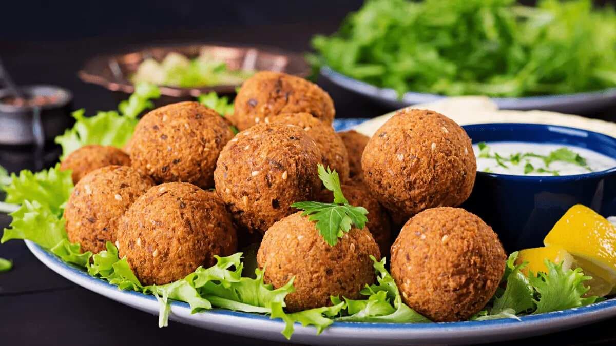 What To Serve With Falafel? 7 Interesting Pairings To Try