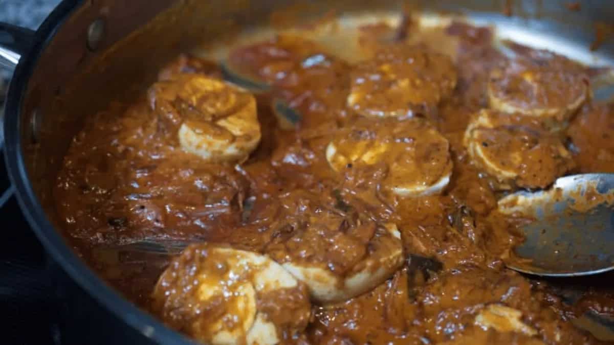 Egg Lonvaas Recipe: An East Indian Curry To Enjoy For Dinner