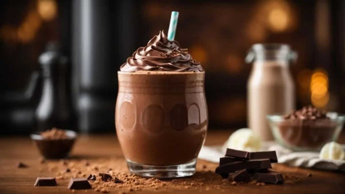 Love Chocolate Drinks? Try These 6 Summer Specials At Home