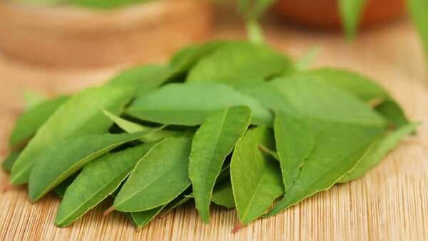 Curry leaves are big on flavour and benefits! Here's how to add them to your diet