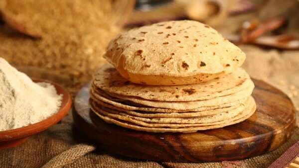 Roti vs bread: What's healthier for your weight loss journey?