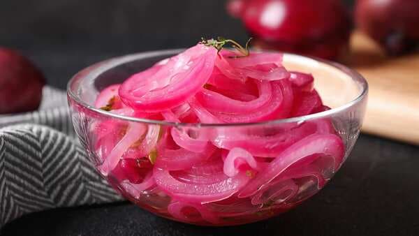 Craving laccha pyaaz? 4 perfect reasons to eat onion salad with summer meals