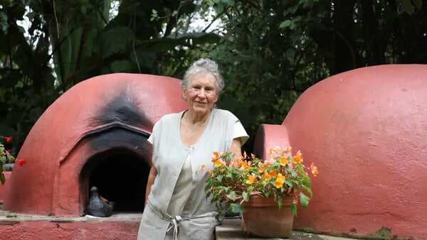 Diana Kennedy, British guru of Mexican cuisine, dies at 99