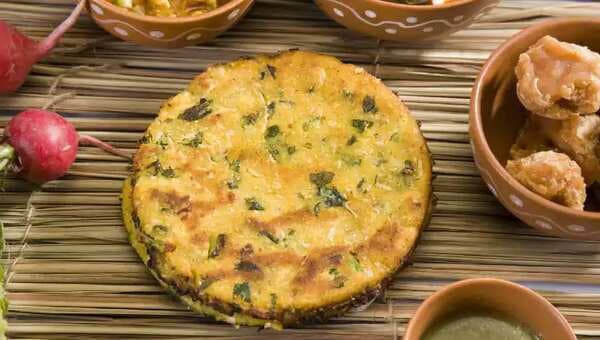 Can’t control your cravings? Try this makki ka paratha to satiate your taste buds minus the guilt