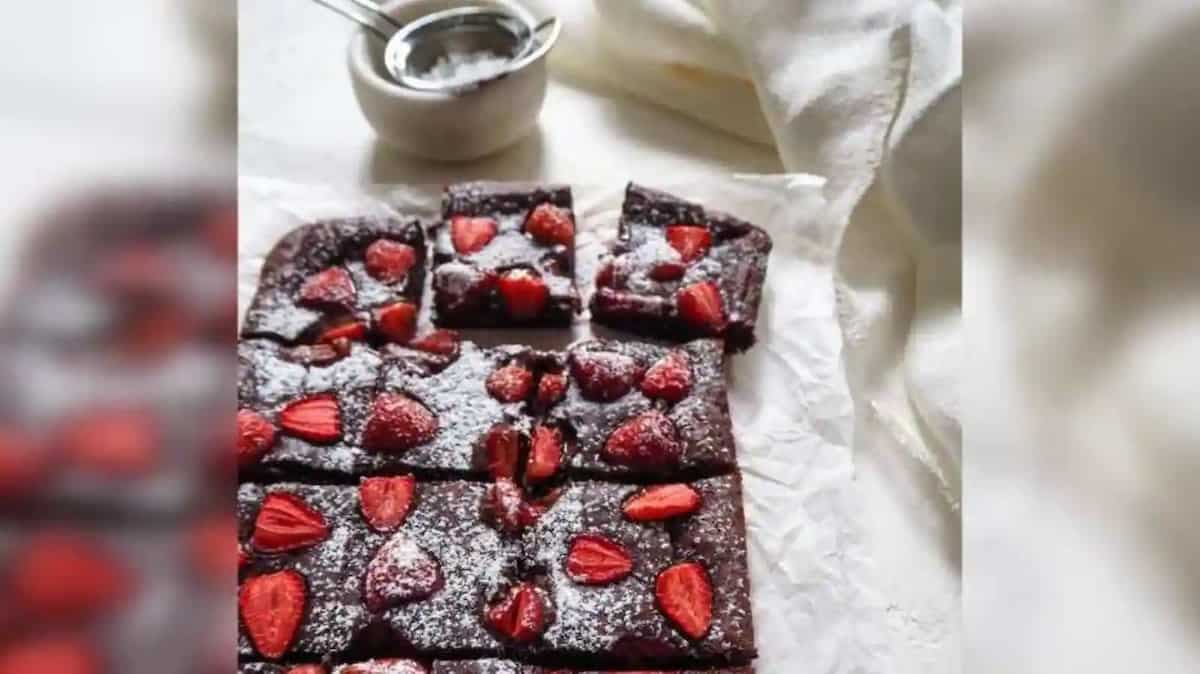 Fudgy Chocolate Strawberry Brownie recipe: You will fall in love all over again