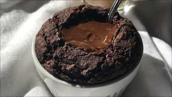 Recipe: Give a healthier twist to your sweet treat with chocolate lava oat cake