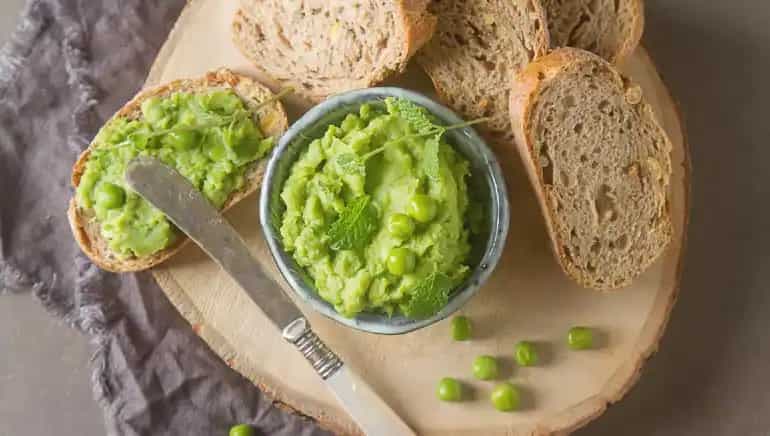 This low-calorie peas and mint dip is every weight watcher’s dream snack