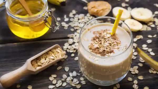 Treat yourself to a boost of energy for breakfast with this nutritious muesli smoothie