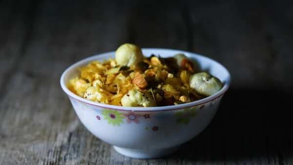 Chew on this roasted chivda namkeen recipe for some healthy snacking