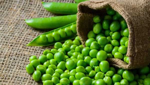 Here are 4 reasons why you MUST make green peas a part of your diet