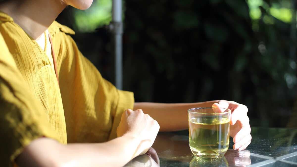How many cups of green tea in a day are too much? A dietitian breaks it down for you