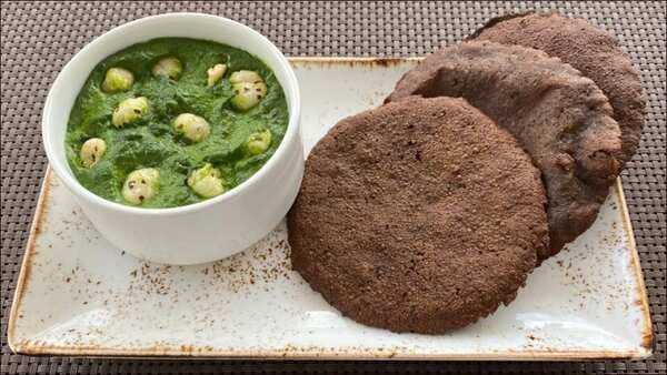 Navratri 2021 special recipe: Singhare ki poori and spinach makhana
