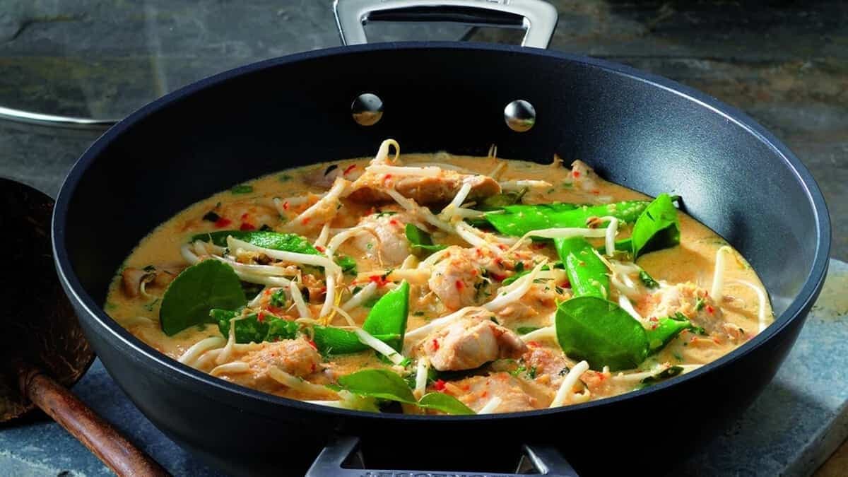 Recipe: Enjoy a scrumptious dinner of chicken in coconut milk with sesame noodle