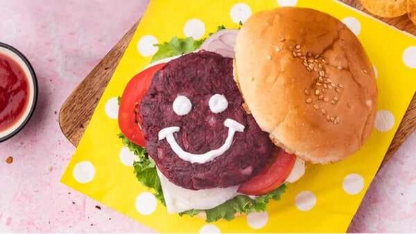 Recipe: This pink patty burger is perfect healthy option for school tiffin