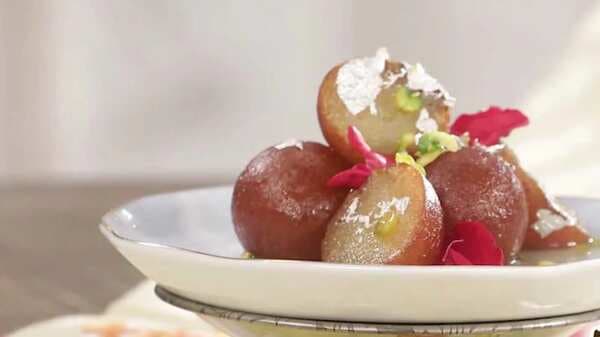 Resurrect your inner halwai with this quick and easy gulab jamun recipe