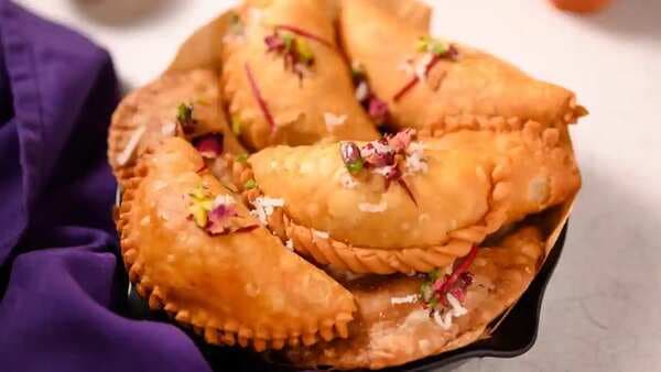 From thandai to gujiyas, Holi recipes for the win