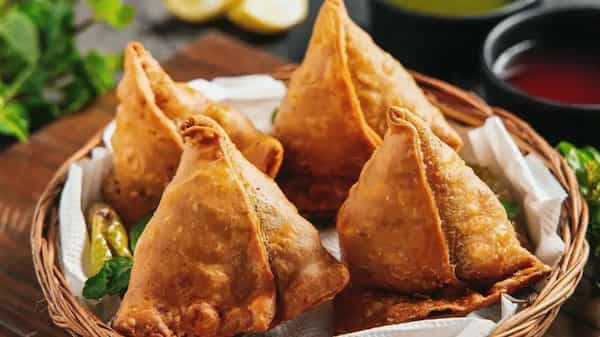 Samosa and pav bhaji are the top snacks of 2021, says Swiggy