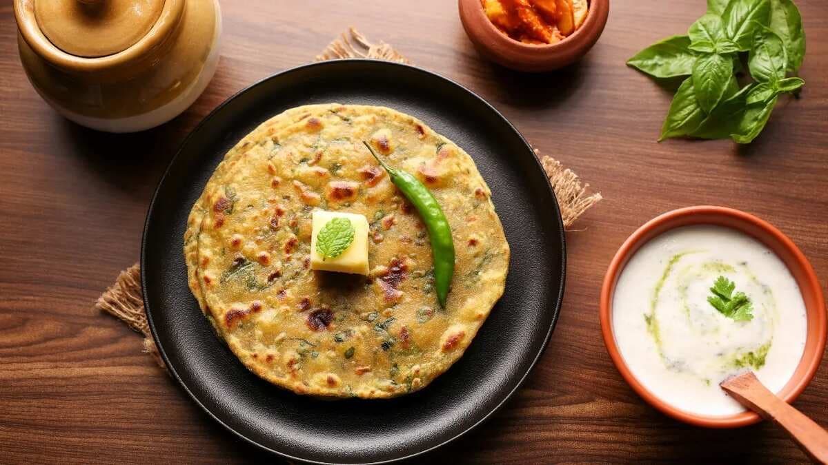 Watch: Here's How To Make Spinach And Cheese Nachini Parathas