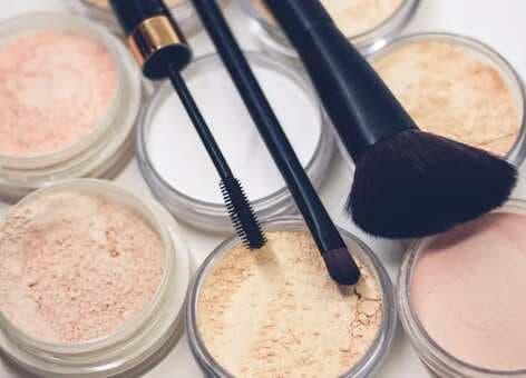 DIY Natural Makeup: Pack Your Vanity Kit With These Homemade Foundations 