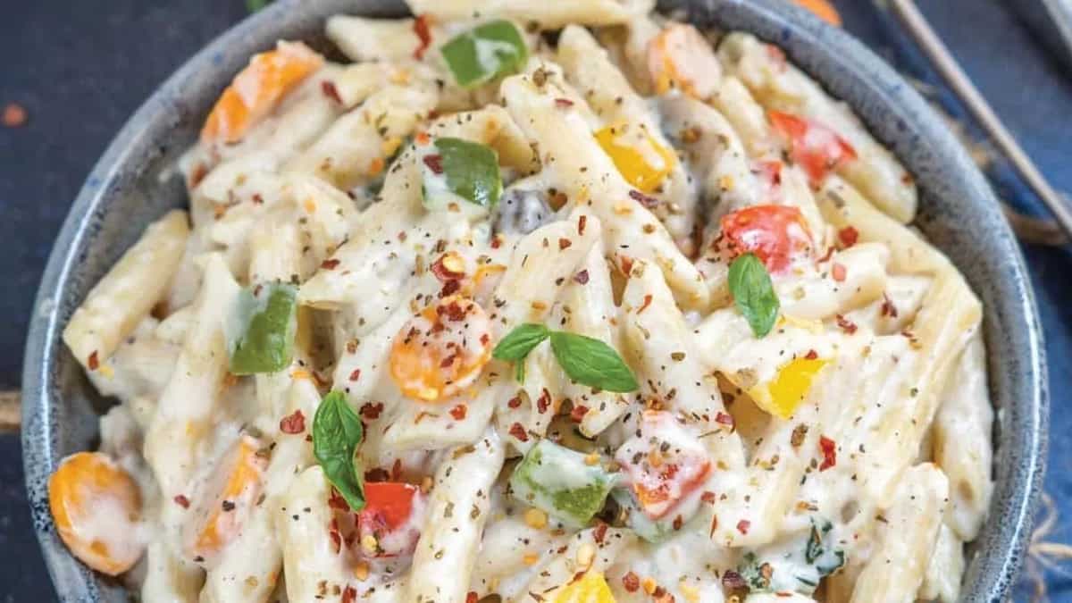 Make White Sauce Pasta With An Indian Touch 