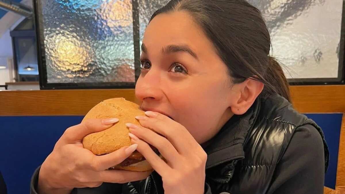Remember When Alia Bhatt Celebrated With A Vegan Burger? 