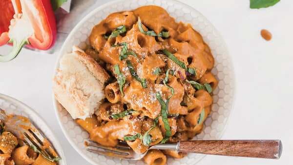 Here’s An Easy Red Pepper Pasta Recipe For You
