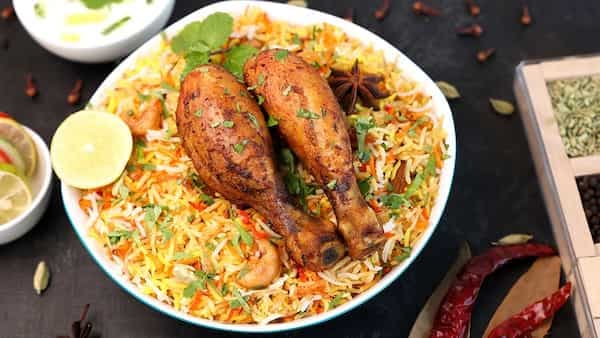 This Kashmiri Chicken Pulao Is A Perfect Way To Start The Weekend