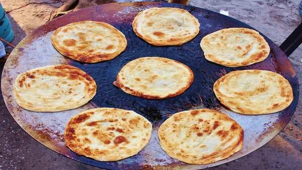 This Agra Vendor Is Making Parathas In A 33-Kg Tawa; Netizens Are Confused