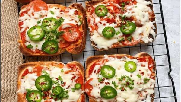 ‘Pizza Toast’ Is The Latest Food Trend On The Block, Tried It Yet?  