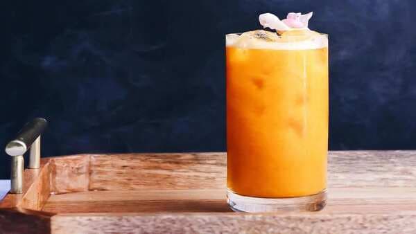 Upgrade Your Cocktail Brunches With 'The Fuzzy Navel' Drink: Recipe Inside