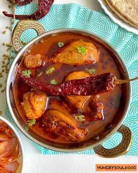 This Kolhapuri Chicken Curry Is A Spicy Dinner Treat