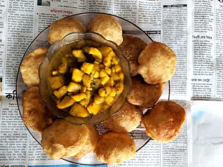 Luchi To Radhabollobi: Revel In The Flavours Of Bengal's Traditional Fare