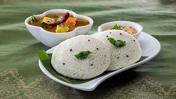Give Your South Indian Breakfast A Healthy Twist With This Oats Idli