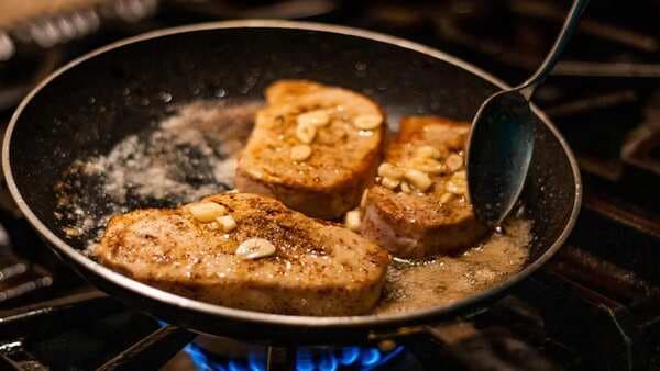 Kitchen Tips: Tips And Tricks To Cook Tender And Juicy Pork Chops In A Frying Pan 