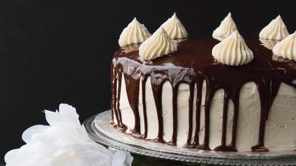 This Rich White Chocolate Cake Is The Dessert Of Your Dreams